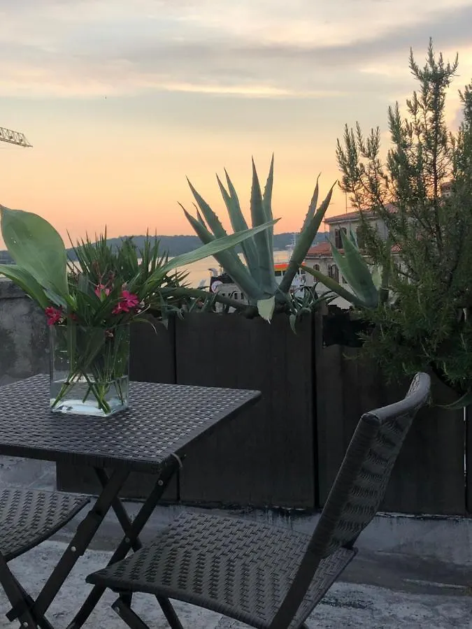Apartment Pula Mon Amour 0*,