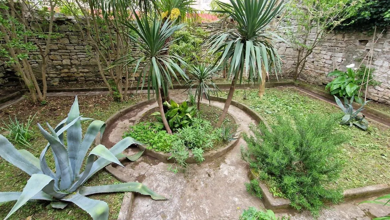 Apartment Pula Mon Amour 0*,
